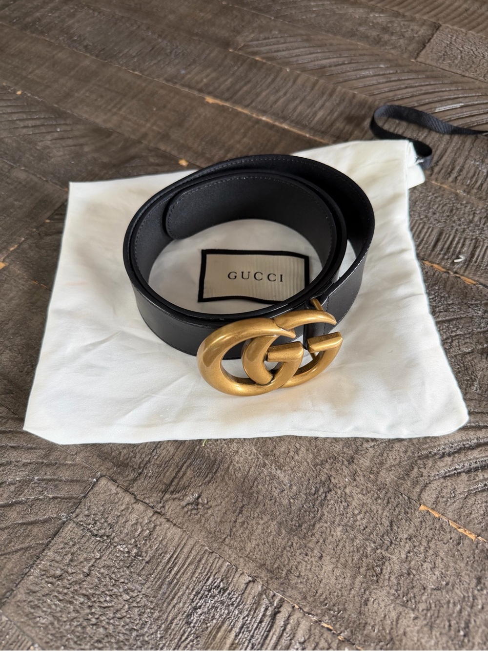 Gucci Black Leather Belt with Antique Gold Double-G Buckle - Picture 3 of 9